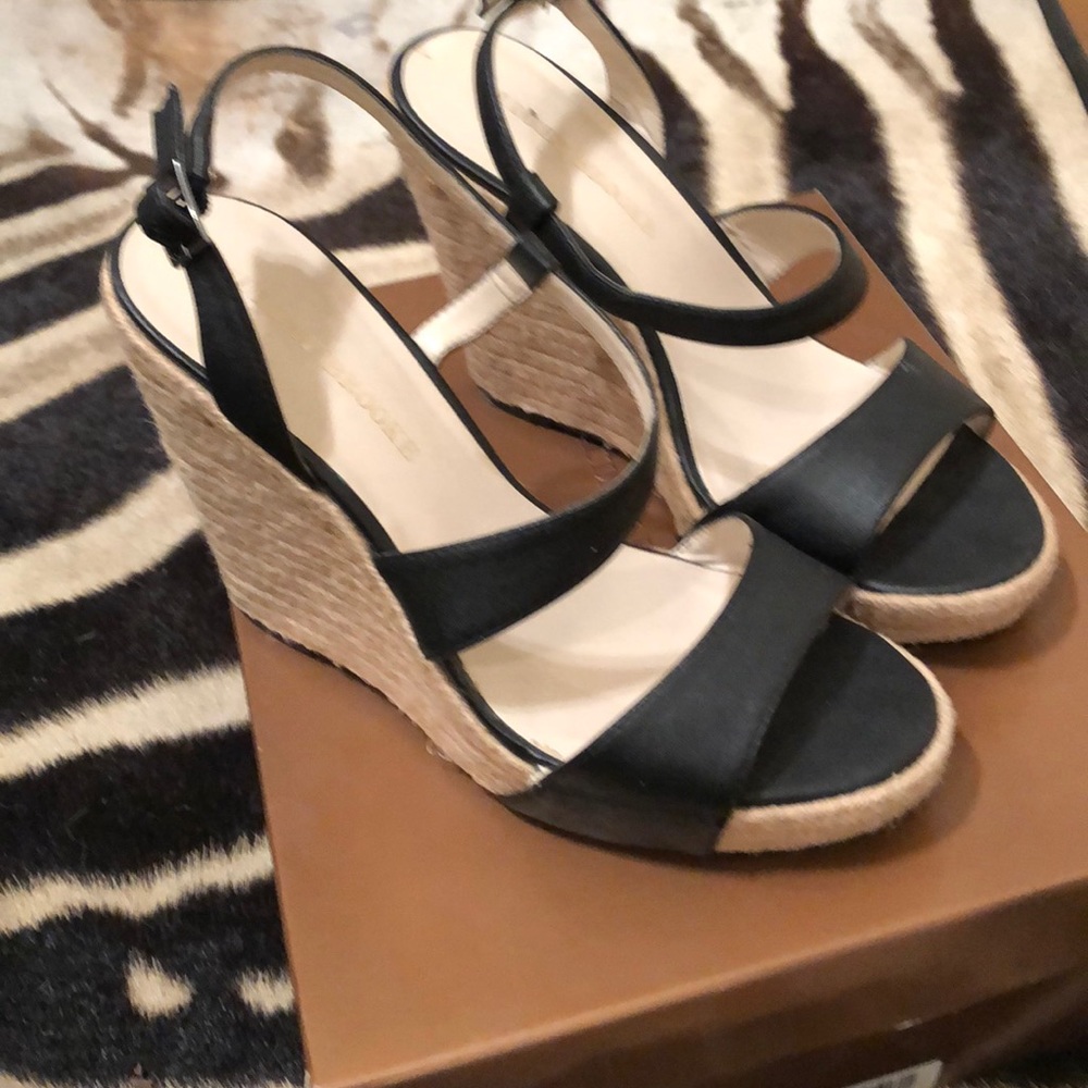 Black wedges
